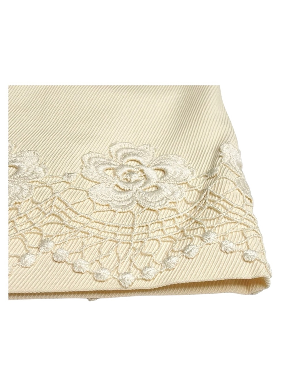 Valentino 𑁍 Rose Lace Wool Pencil Back Slit Knee Length Skirt 𑁍 Winter White 4 - Picture 5 of 16